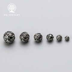 Charm bạc hình cầu họa tiết lục tự minh chú xỏ ngang