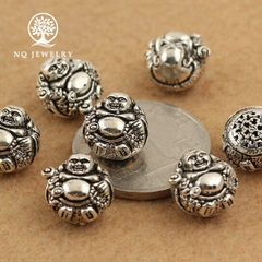 Charm bạc hình phật di lặc xỏ ngang