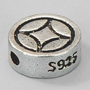 Charm bạc xỏ ngang họa tiết đồng tiền