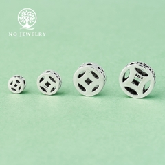 Charm bạc hình đồng tiền xỏ ngang