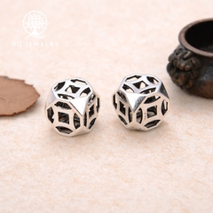 Charm bạc xỏ ngang hình đồng tiền