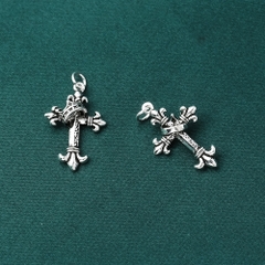 Charm bạc hình thánh giá lồng vương miện treo