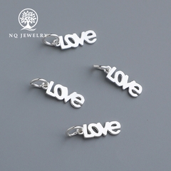 Charm treo hình chữ LOVE