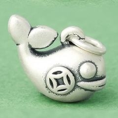 Charm bạc hình cá voi dễ thương treo