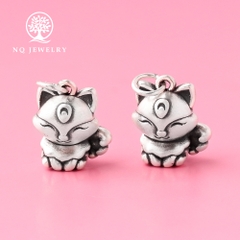 Charm bạc treo hồ ly cười