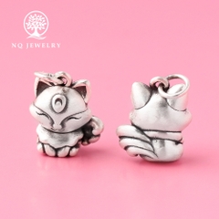 Charm bạc treo hồ ly cười