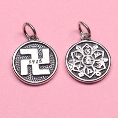 Charm treo chữ vạn khắc lục tự