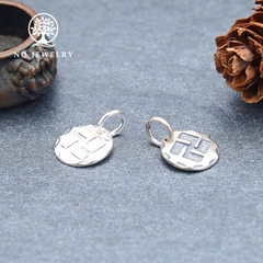 Charm bạc hình chữ VẠN treo