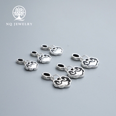 Charm bạc mặt khóa như ý treo