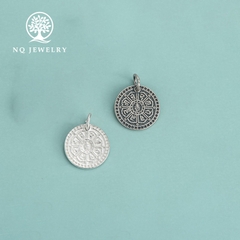 Charm bạc hình tròn họa tiết lục tự minh chú treo
