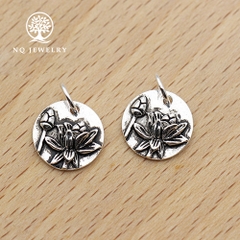 Charm bạc hình tròn họa tiết hoa sen treo