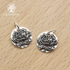 Charm bạc hình tròn họa tiết hoa sen treo