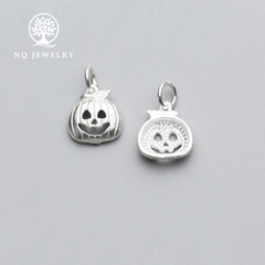 Charm bạc hình bí hallowen treo