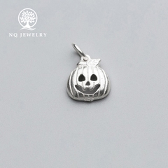 Charm bạc hình bí hallowen treo