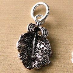 Charm bạc hình lá có nhụy treo