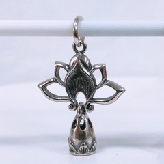 Charm bạc hình ngọn lửa treo