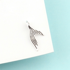 Charm bạc đuôi cá treo