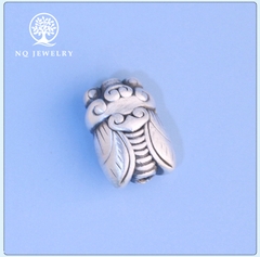 Charm bạc Ngọc thiền ( ve sầu) xỏ ngang