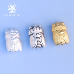Charm bạc Ngọc thiền ( ve sầu) xỏ ngang