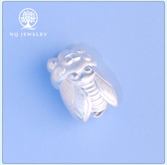 Charm bạc Ngọc thiền ( ve sầu) xỏ ngang