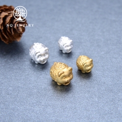 Charm bạc heo may mắn xỏ ngang