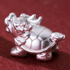 Charm bạc long quy xỏ ngang