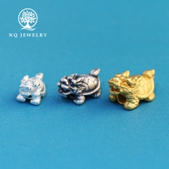 Charm bạc long quy xỏ ngang