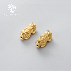 Charm bạc tỳ hưu xỏ ngang