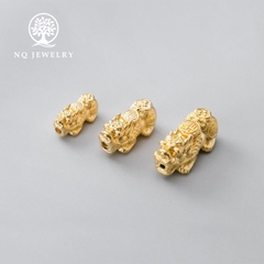 Charm bạc tỳ hưu xỏ ngang