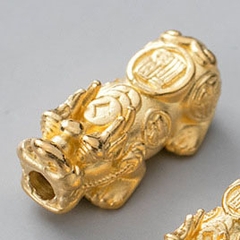 Charm bạc hình tỳ hưu xỏ ngang