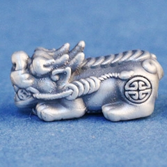 Charm bạc hình tỳ hưu bạc thái xỏ ngang kiểu 4