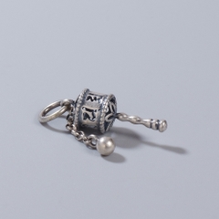 Charm bạc Kinh Luân treo