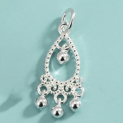 Charm bạc hình tròn cùng những quả bóng tròn treo