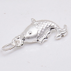Charm bạc cá chép treo