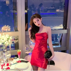 váy lụa đỏ
