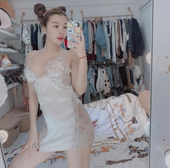váy ngủ lụa trắng