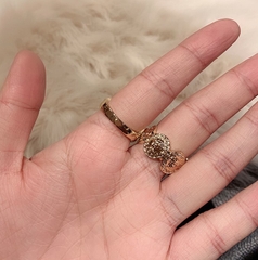 Nhẫn tròn vàng mặt Versace
