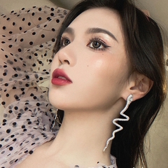 Khuyên tai rắn quyền lực