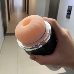 Cốc thủ dâm thò thụt mạnh