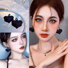 Khuyên tai trái tim đen đặc