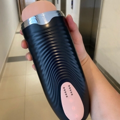 Cốc thủ dâm thò thụt mạnh
