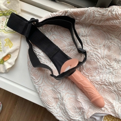 Dương Vật Giả Đeo Hông Baile Jessica Strap On Rỗng Ruột Silicone Có Dây Đai
