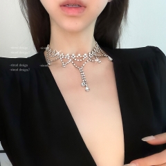 Vòng cổ bạc đính đá vương miện