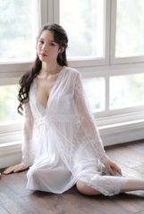 váy ngủ kèm choàng màu trắng