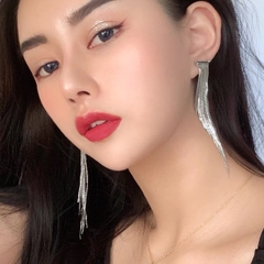 Khuyên tai dài tua mỏng
