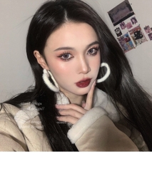 Khuyên tai nữ trái tim len