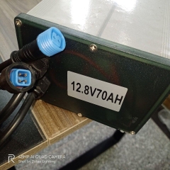 Đèn LED chiếu sáng đường phố năng lượng mặt trời công suất 80-100W Battery 70AH Panel 100W * 2 tấm