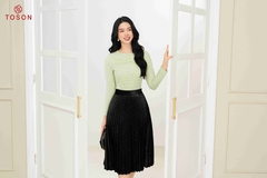 17556X63 - Áo len xanh, ngực cách điệu nơ,.