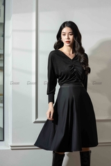 34044Y620 - Chân váy dáng A màu đen giả bò, tà bong đính cúc trang trí.