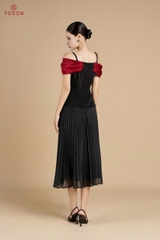 13092B75 - Áo sake đen xếp vai tơ đỏ đính hoa (LIMITTED)